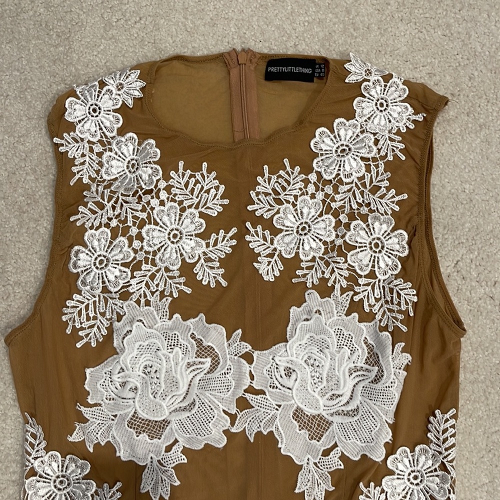 PrettyLittleThing Lace Bodysuit - Picture 2 of 3